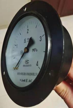 軸向帶前邊壓力表，Y-60ZQ/100ZQ/150ZQ,2.5級(jí)，1.6級(jí)，-0.1-0-100MPA
